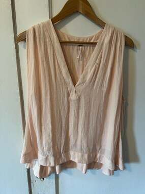 Free People Sleeveless V-Neck Pleated Blouse Pink Size M